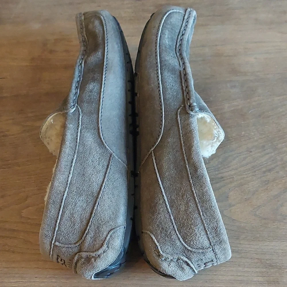 UGG Slippers - Picture 9 of 15
